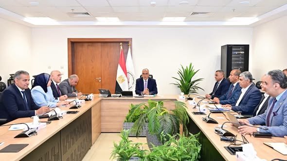 وزير الري يوجه بوضع خطط بعيدة المدى للتعامل مع التحديات المائية بالفيوم