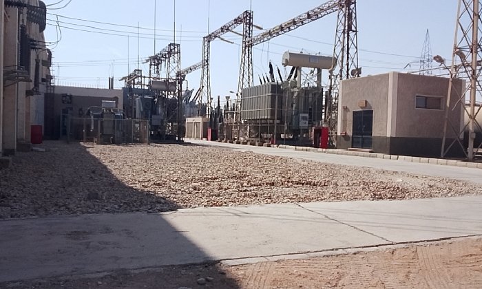محافظ سوهاج يتفقد موقع اندلاع حريق بمحطة كهرباء بيت داوود بجرجا ويوجّه بسرعة تشغيل البدائل الفنية