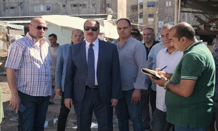 محافظ بورسعيد يتفقد أعمال تطوير 72 عمارة بحى المناخ