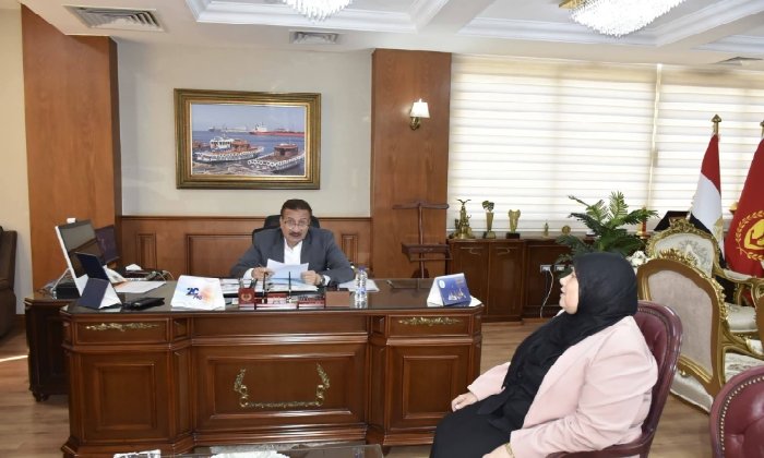 استعدادًا للعيد القومي.. محافظ بورسعيد يبحث مع تعمير سيناء الموقف التنفيذي للمشروعات الجارية