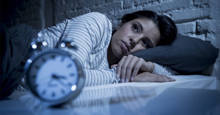 بعد الاستيقاظ ليلًا بدون سبب.. 10 طرق تساعدك على العودة للنوم خلال وقت قصير