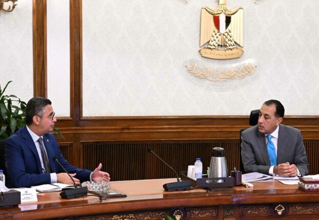 رئيس الوزراء يوجه بمتابعة منظومتي الخبز والسلع التموينية