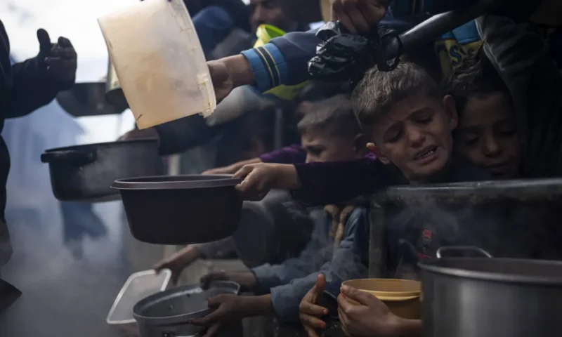 غزة: الاحتلال يمنع 65% من الغذاء المطلوب وأكثر من 90% عاجزون عن شراء الطعام