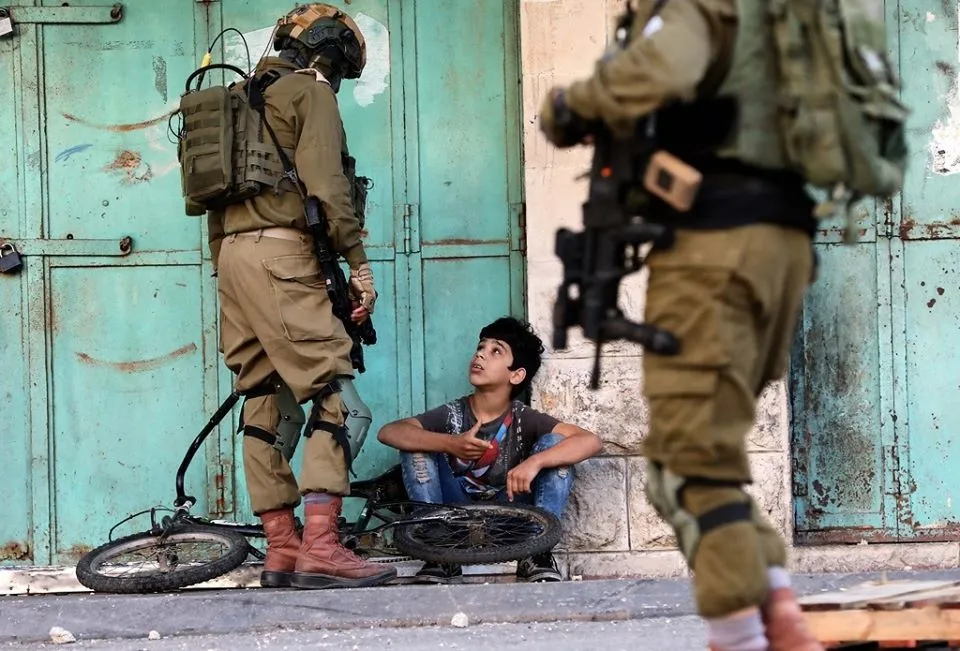 أصغرهم رضيع.. الاحتلال يعتقل نحو 2000 طفل فلسطيني منذ 7 أكتوبر 2023 