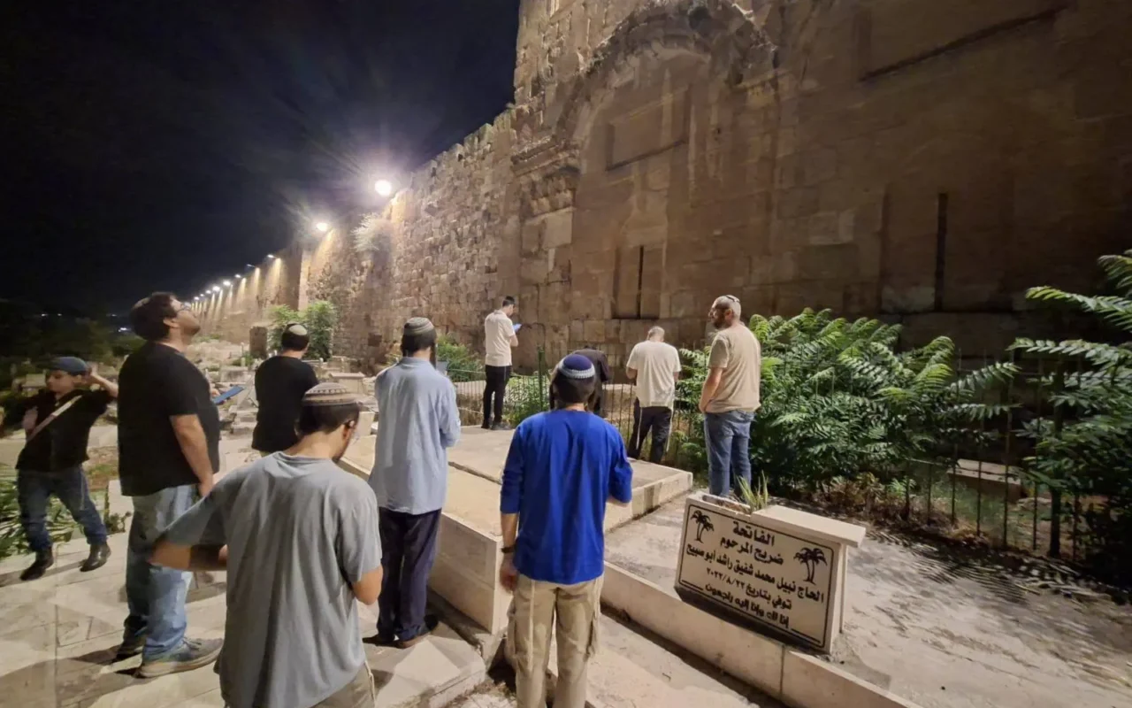 تحذيرات من تحويل مقبرة باب الرحمة إلى نقطة صلاة يهودية متكررة