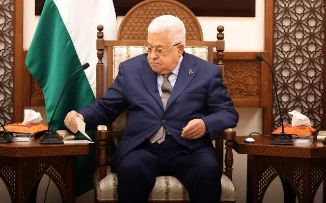 لماذا يغيب عباس عن شعبه وقضاياه؟