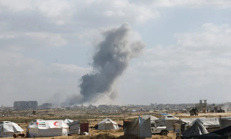 قصف وإطلاق نار ونسف مبان في غزة