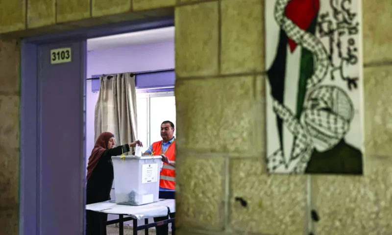استطلاع: 57.4% يعتزمون المشاركة في الانتخابات و62.7% يؤيدون إجراؤها في الضفة وغزة