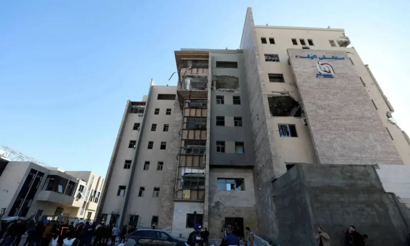 مستشفى ثانٍ في غزة يقلّص خدماته بسبب نقص الوقود