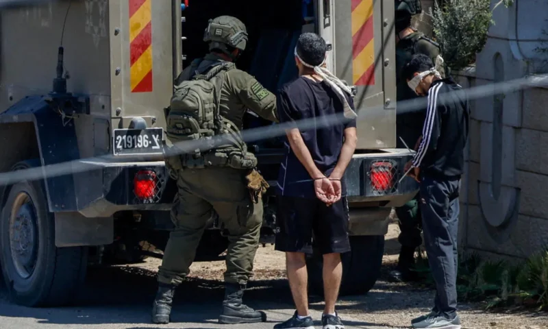في يومين.. جيش الاحتلال يحقق ميدانيا مع أكثر من 100 فلسطيني