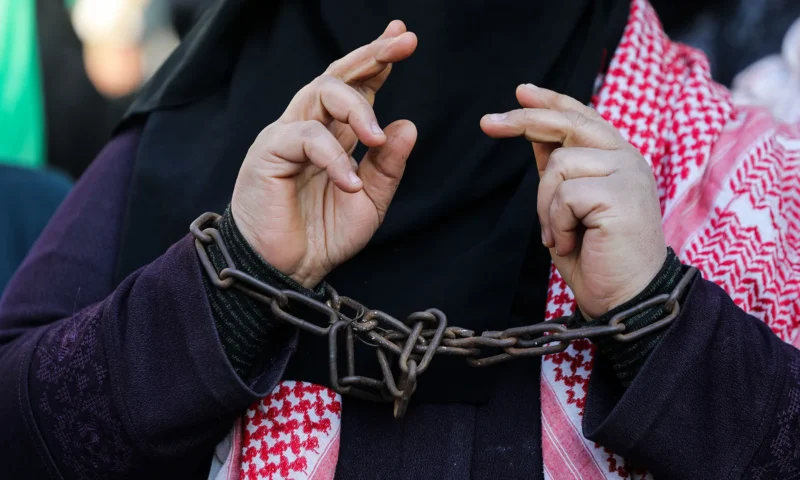 أسيرة حامل تعاني الاعتقال والحرمان في سجن “الدامون”