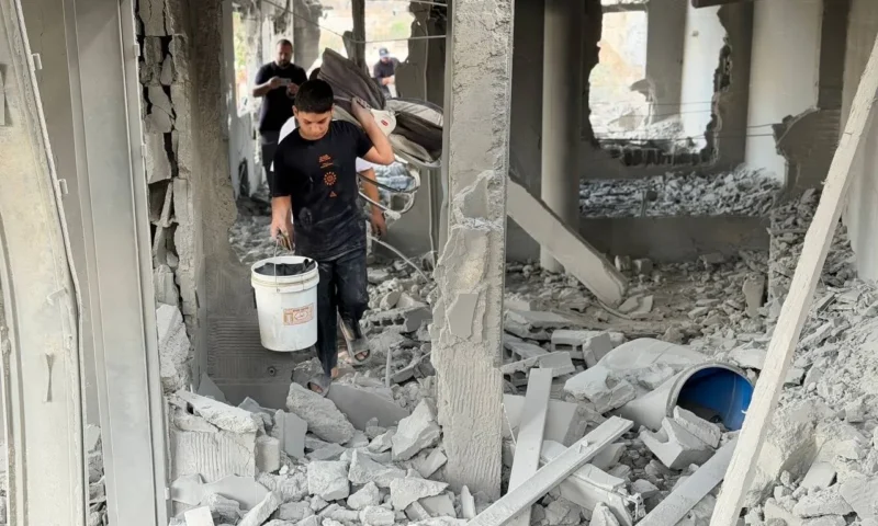 شاهدl الاحتلال يفجّر منزل الأسير دواس حسون في بيت إمرين