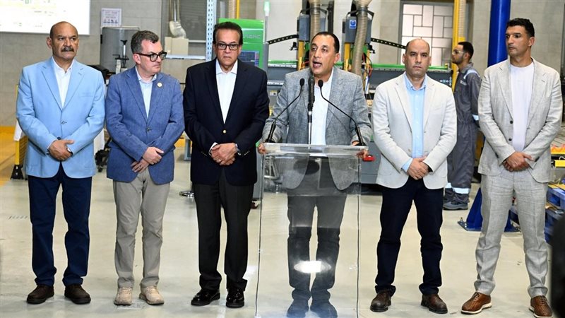 «المهندس حديث التخرج بـ30 ألف جنيه».. مدبولي يكشف رواتب العاملين بمصانع السخنة