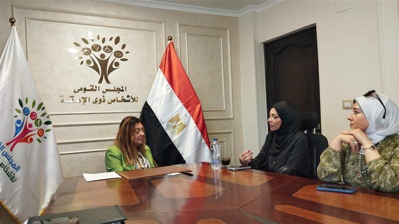 المشرف العام على “القومي للأشخاص ذوي الإعاقة” تستقبل وفدًا من مركز الدوحة العالمي