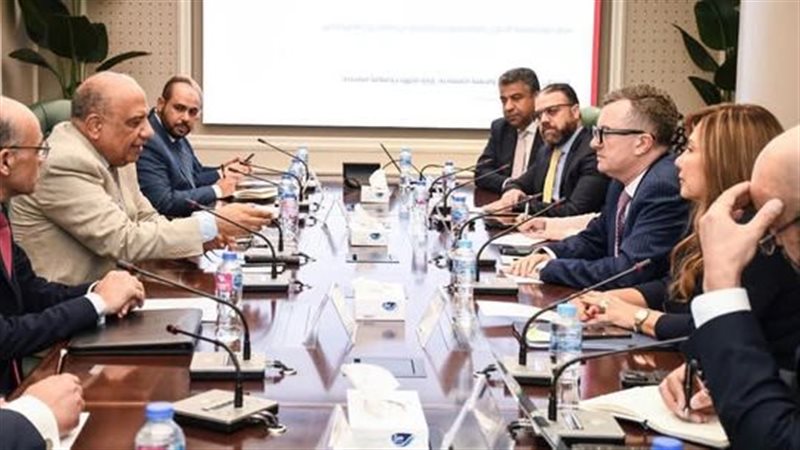 محمود عصمت: استغلال البنية الأساسية لمحطات الكهرباء في تحلية مياه البحر لتعظيم العوائد