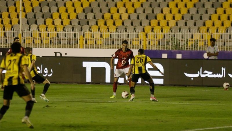 «واحد اتنين.. الفار راح فين؟».. جماهير الأهلي تهاجم حكم مباراة المقاولون (فيديو)