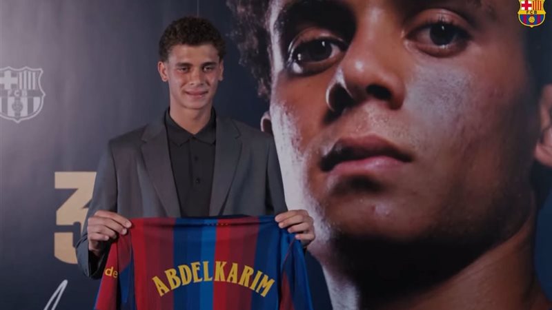 لقطات من مراسم تجديد تعاقد برشلونة مع حمزة عبد الكريم حتى 2030