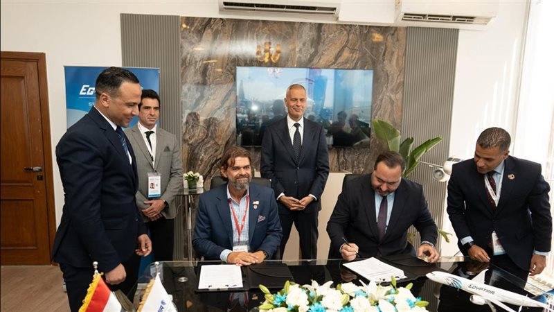 مصر للطيران تعزز شراكاتها التدريبية.. اتفاقية جديدة مع ZAS لتطوير كوادر المناولة الأرضية