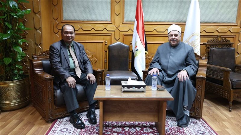 أيمن عبد الغني يستقبل وفدا إندونيسيا لبحث التعاون بين الأزهر ووزارة الشؤون الدينية