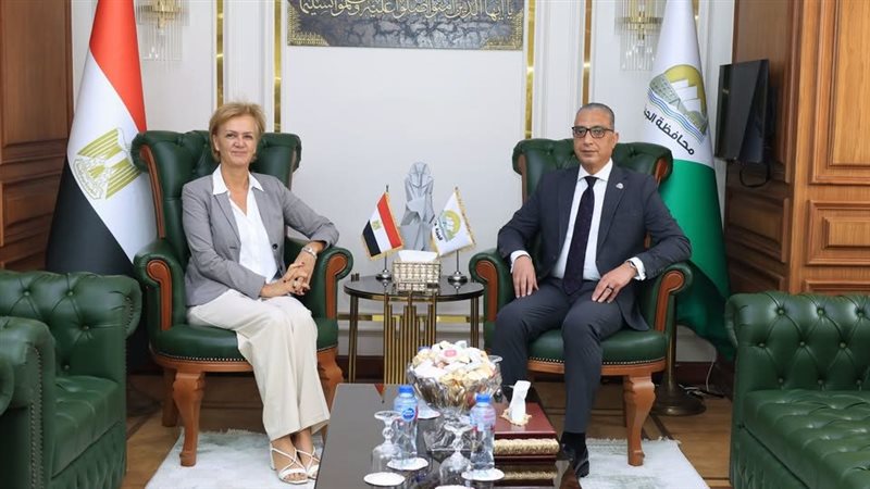 محافظ الجيزة يستقبل سفيرة الاتحاد الأوروبي بالقاهرة لبحث التعاون المشترك