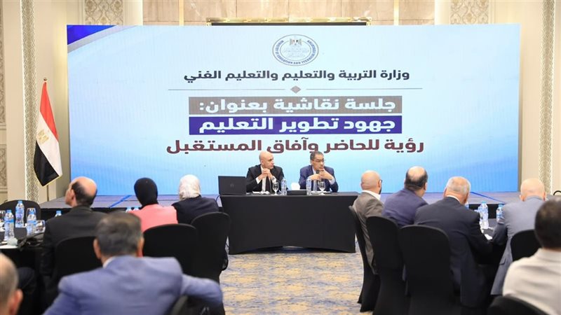 تبدأ من 9 آلاف جنيه، وزير التعليم يقارن بين رواتب المعلمين خلال عامي 2024 و2026 (صورة)