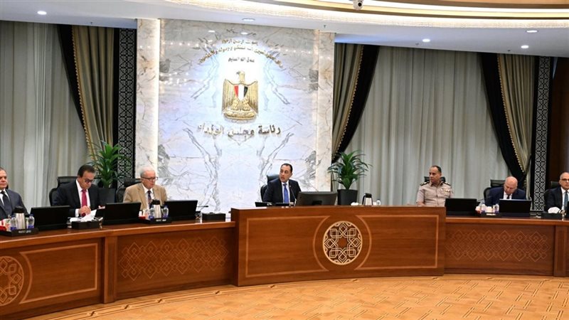 مدبولي يوجه الوزراء بالرد على الشائعات ويكشف موعد تعيين 43 ألف معلم