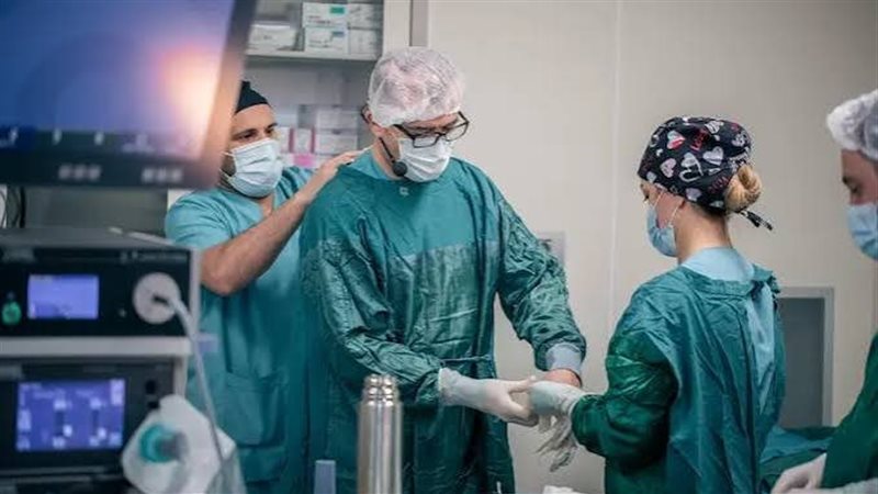 نتعاون على دق المسمار الأخير في نعش الطب، أستاذ بهارفارد يحذر من نظام التعليم الطبي بمصر