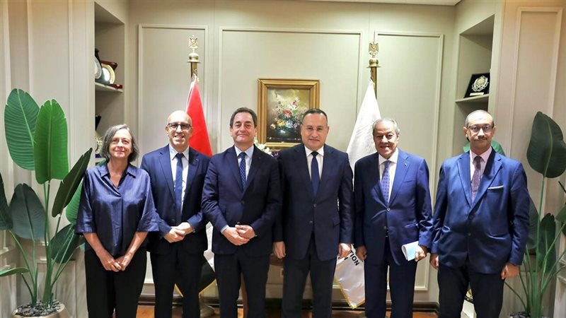 وزير التعليم العالي يبحث مع السفير الفرنسي تعزيز التعاون