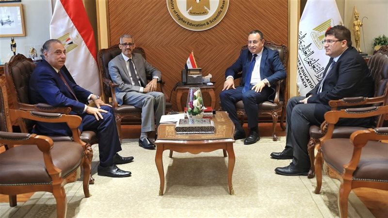 توفير منح دراسية، وزير التعليم العالي يبحث مع مدير الألكسو تعزيز التعاون