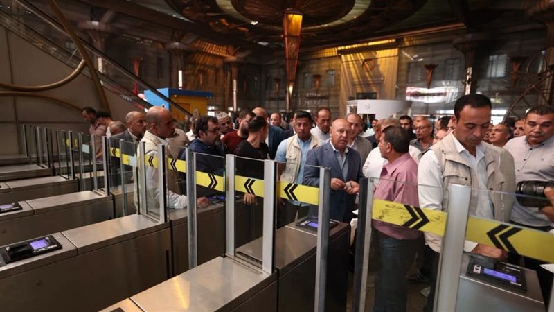 كامل الوزير يوجه بتوفير وسائل بديلة للركاب فور وقوع أي طارئ بالسكك الحديدية