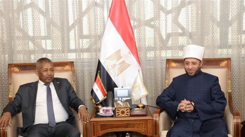 وزير الأوقاف يبحث مع سفير السودان التعاون في مجال تدريب وتأهيل الأئمة والواعظات