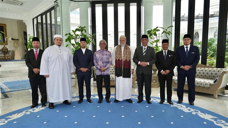 سلطان ولاية بهانج الماليزية يستقبل علي جمعة لبحث القضايا ذات الاهتمام المشترك