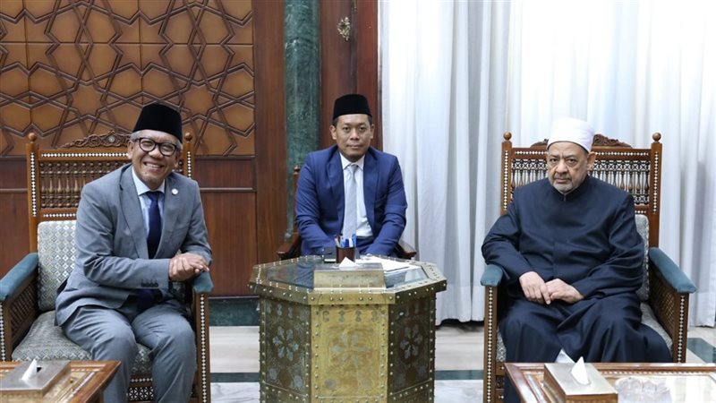 شيخ الأزهر يستقبل السفير الإندونيسي بالقاهرة لبحث سبل تعزيز التعاون المشترك