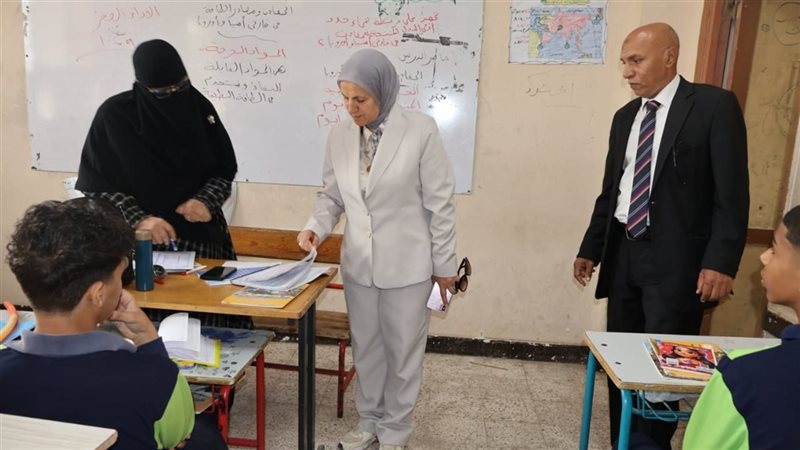 مدير تعليم القاهرة تتابع انتظام الدراسة بمدارس شرق مدينة نصر