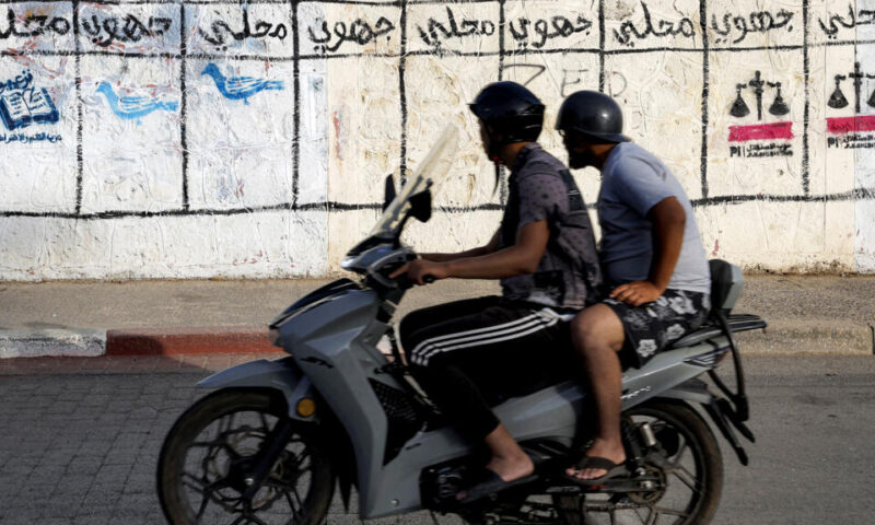 محمد الطوزي لفرانس24: قضايا كبرى مثل الهجرة وحقوق الإنسان شبه غائبة عن السجال الانتخابي في المغرب