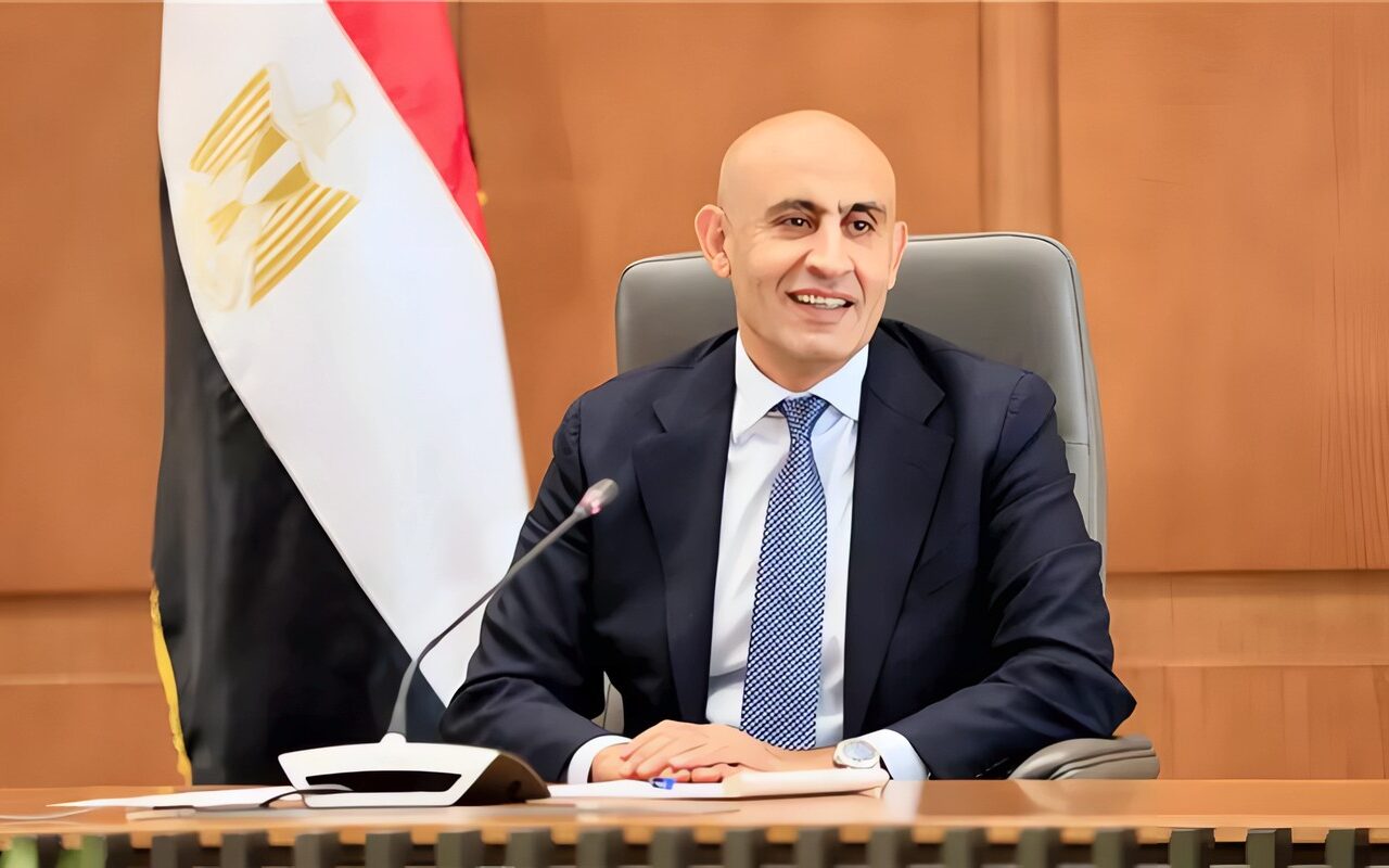 عبد اللطيف: نعمل على تحسين أوضاع المعلمين ماليا وعودة هيبتهم