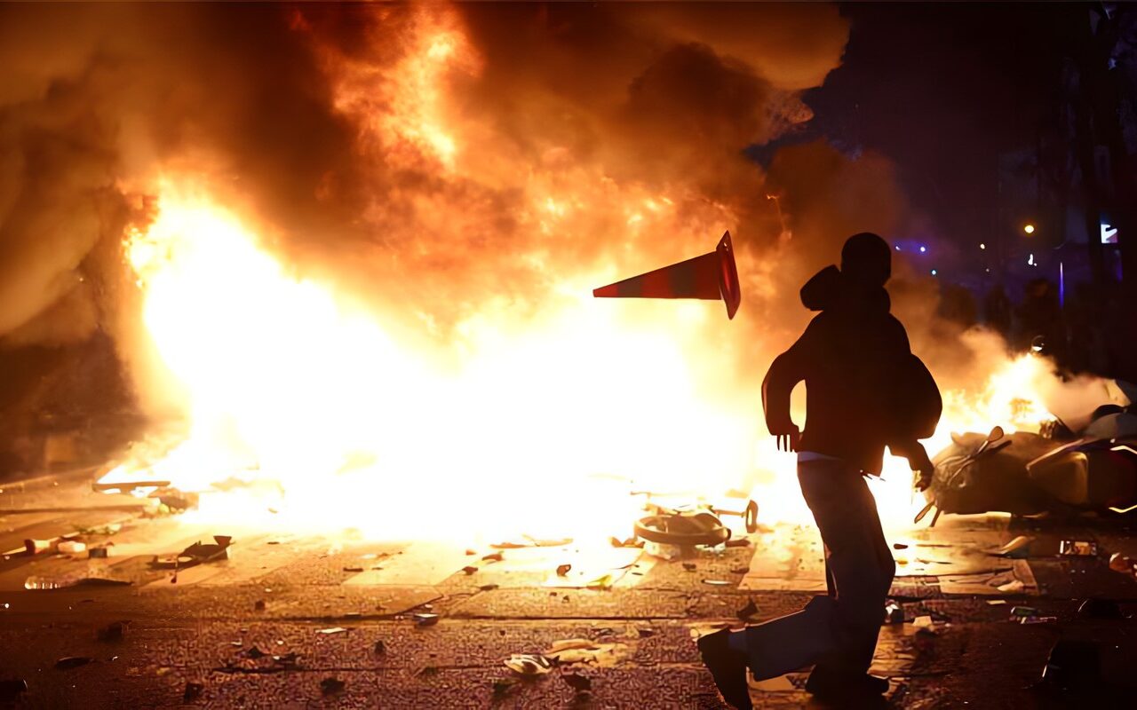 حتى استقالة ماكرون لن تنقذ فرنسا!
