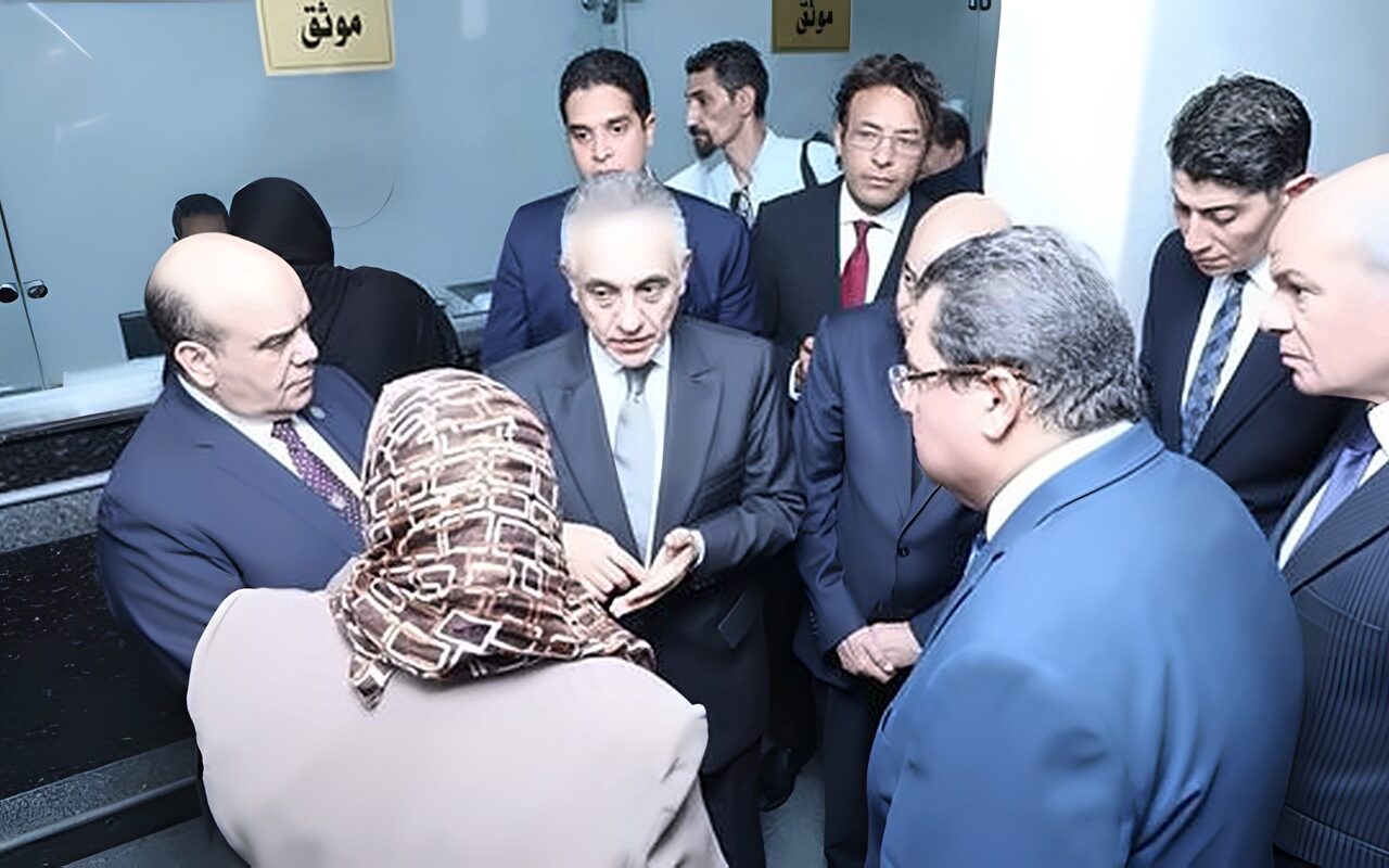 وزير العدل يُجري جولة تفقدية مفاجئة لمحكمتي جنوب الجيزة وجنوب القاهرة الابتدائيتين (صور) 