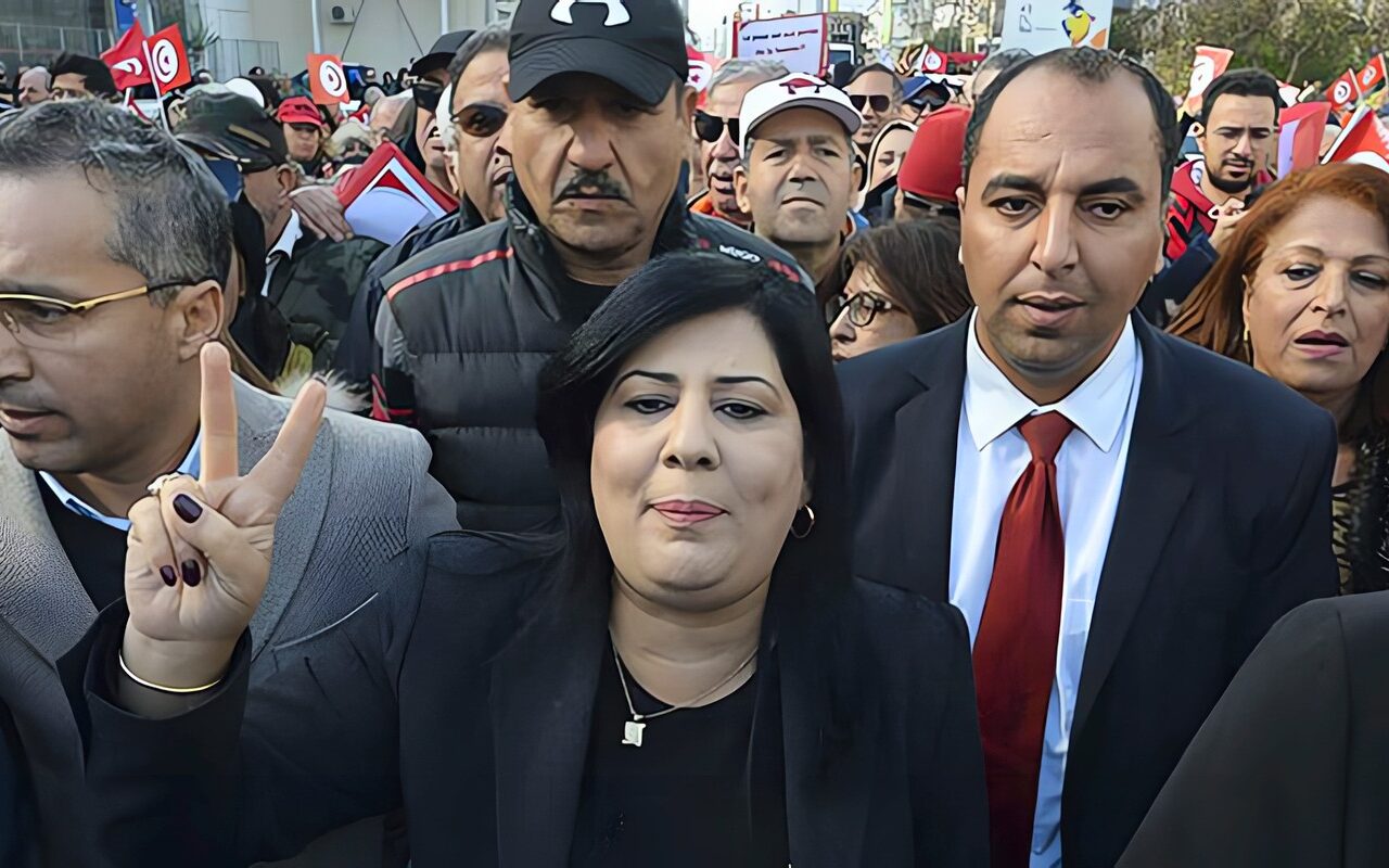 حقوقيون تونسيون يستنكرون منع ابنة عبير موسي من زيارتها