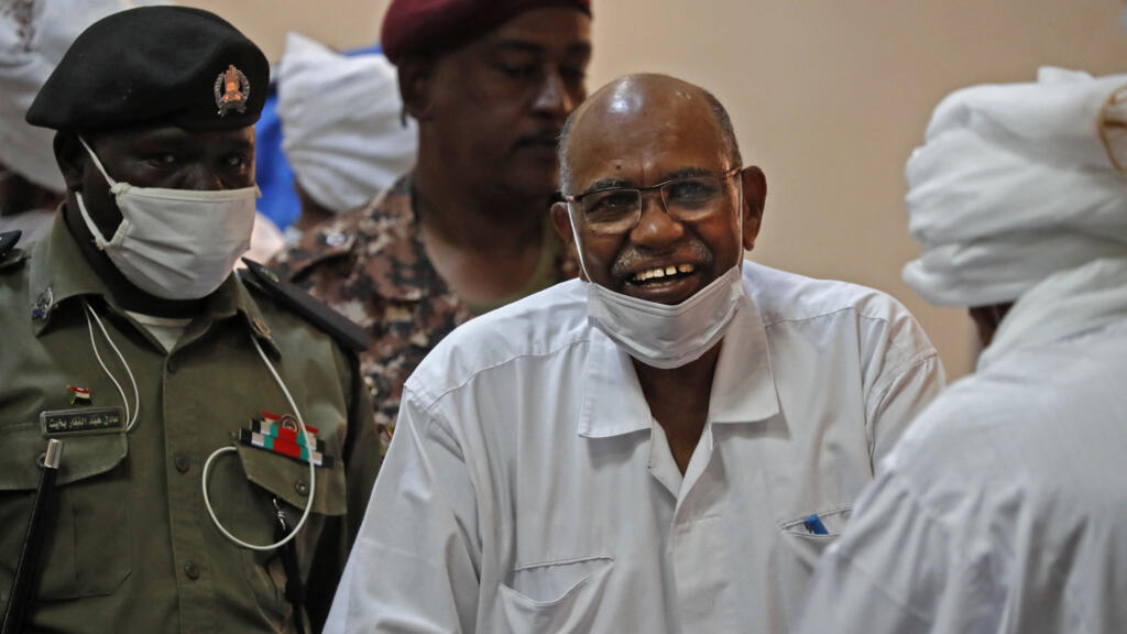 السودان: الرئيس السابق المسجون عمر البشير يلتمس إذنا بالسفر إلى الخارج للعلاج