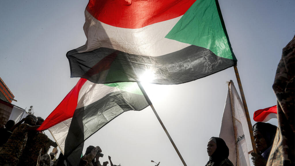 السودان: أكثر من 100 قتيل في هجمات بمسيّرات على كردفان ودارفور والخرطوم