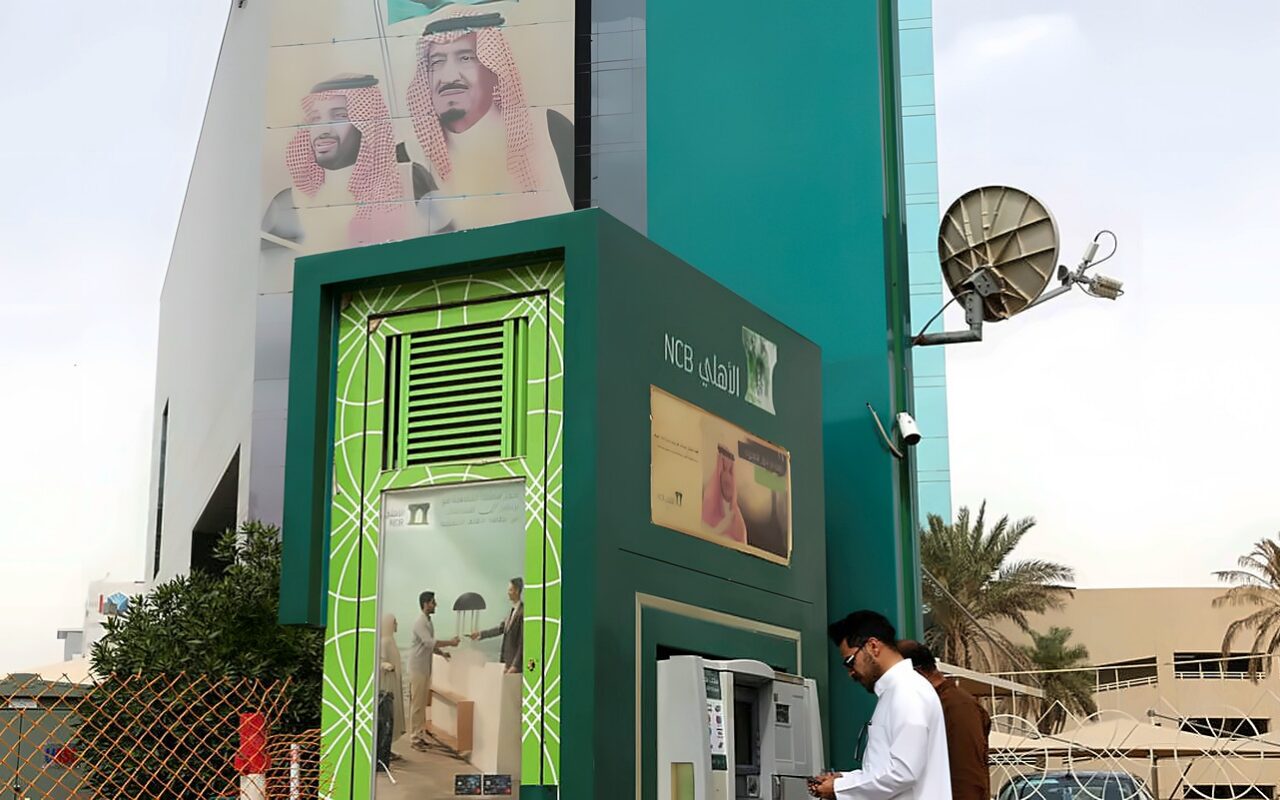 إقراض البنوك السعودية للقطاع الخاص يرتفع 6% بنهاية أغسطس إلى 879.1 مليار دولار