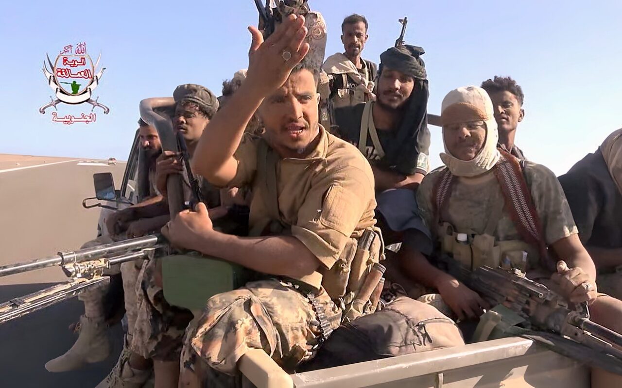القوات المسلحة اليمنية تستهدف مواقع وتحشيدات الحوثيين في مأرب والجوف