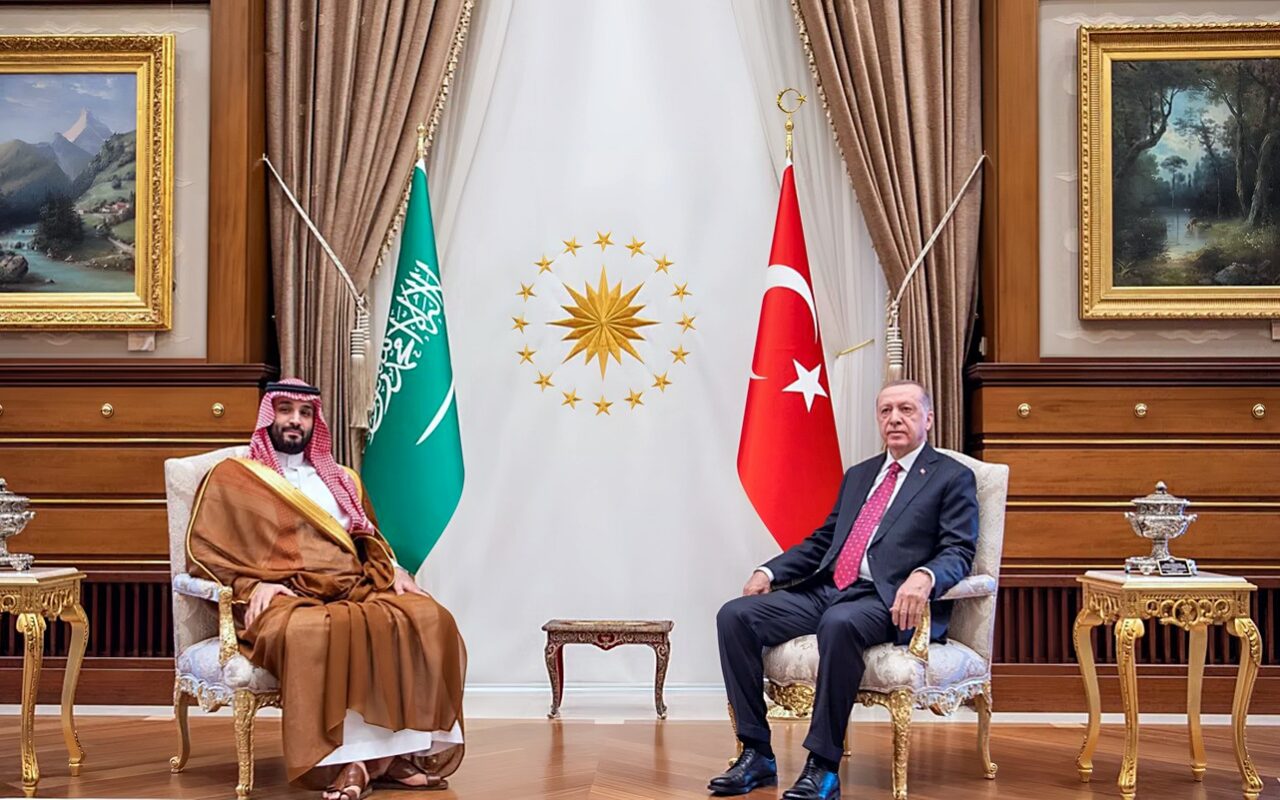 الرئيس التركي يجري اتصالاً بولي العهد السعودي ويدين اعتداءات الرياض