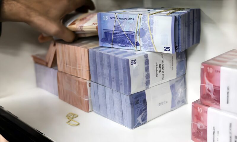 سوريا تعلن ضبط أشخاص يمارسون الصرافة والحوالات المالية دون ترخيص