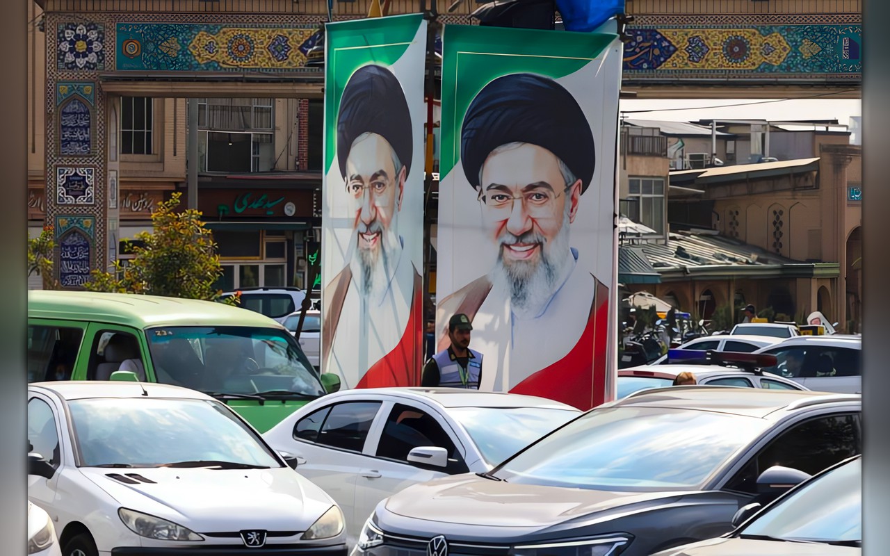 لقاء نادر بين المرشد الأعلى الإيراني ورئيس السلطة القضائية