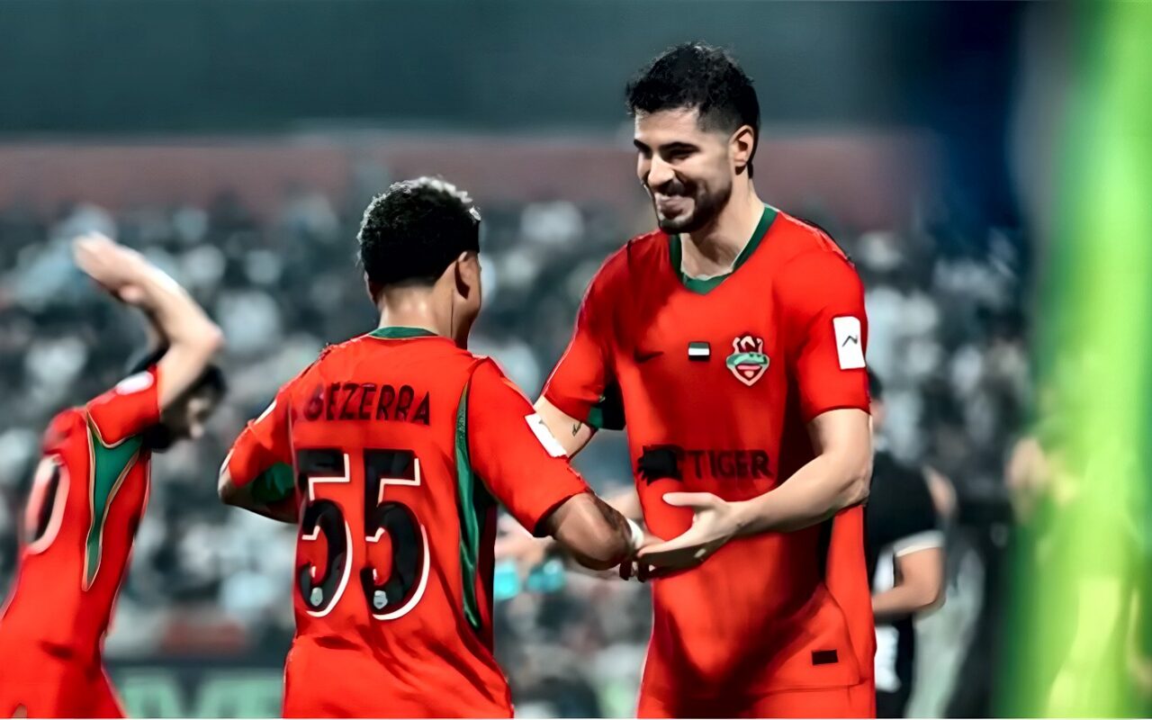 بيزيرا يقود شباب الأهلي الإماراتي للفوز على استقلال إيران بثنائية في دوري أبطال آسيا