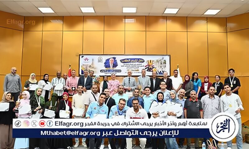 رئيس جامعة أسيوط للطلاب: تمسكوا بحب الوطن وطوّروا قدراتكم وشاركوا في نهضته
