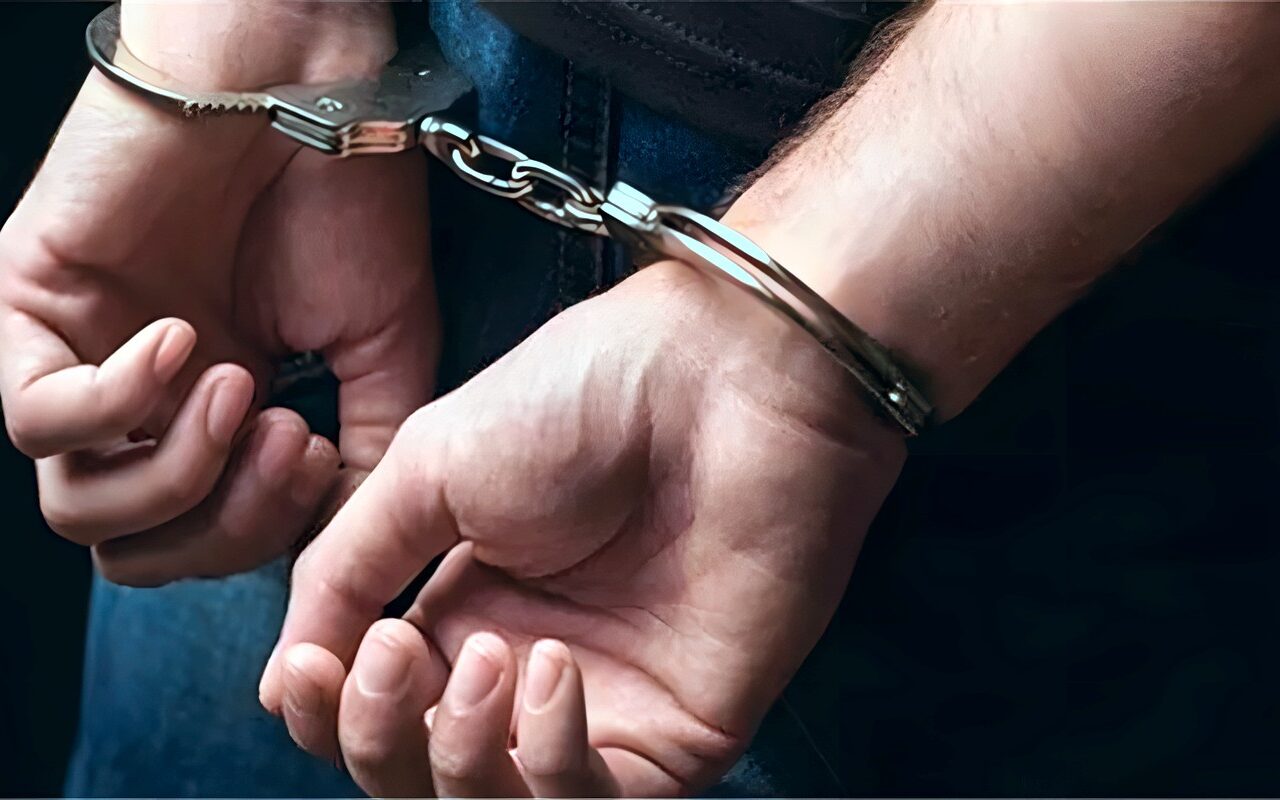 التحفظ على سائق ميني باص تسبب في إصابة سيدتين إثر حادث برمسيس