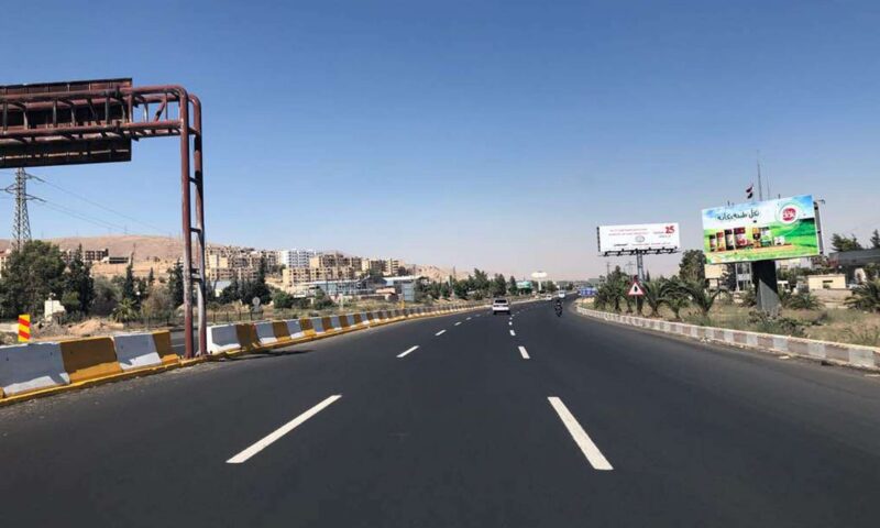 لاجئون سوريون يعودون إلى بلادهم من العراق… 300 ألف بالانتظار